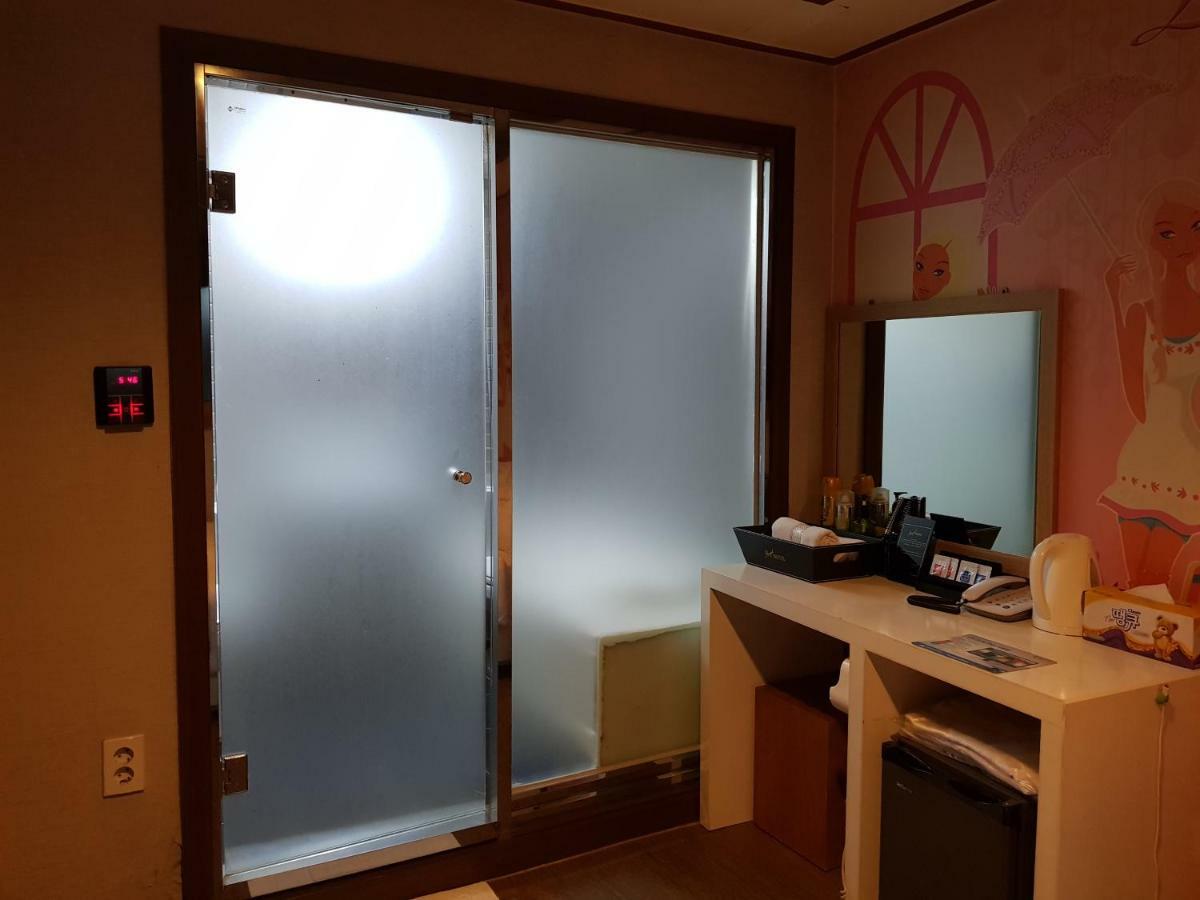Pocheon Royal Hotell Exteriör bild